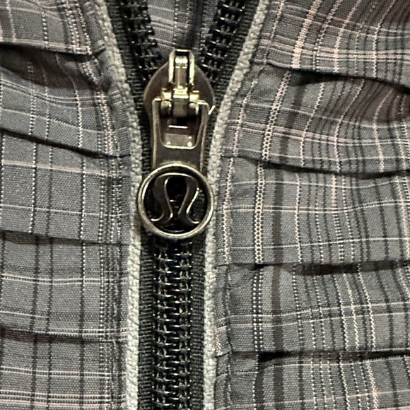 🖤 Lululemon Run: For Your Life Jacket — Black Plaid (Size 4) - Picture 2 of 11